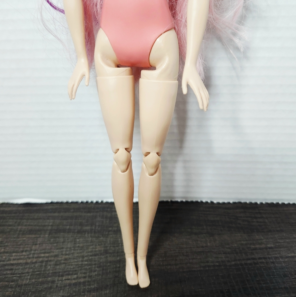 Barbie - Picture 3 of 8